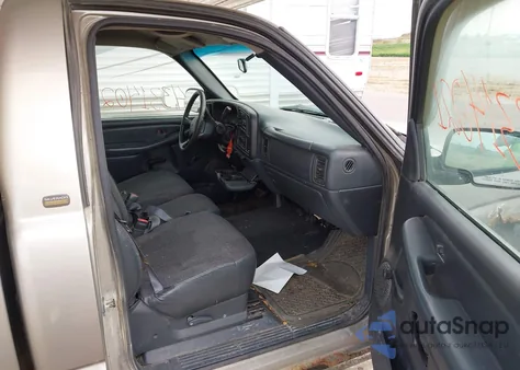 2000 Chevrolet Silverado 1500 from USA, damaged, VIN 1GCEC14V5YE278481